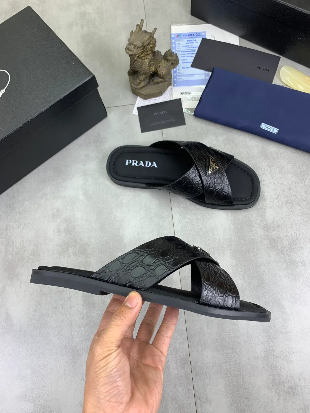 Men's shoes 💰P320💰【New style】🎁🎁🎁 PRADA Prada's new casual slippers, original official website 1:1, perfect workmanship, conveying a kind of noble luxury, sublimating its definition of luxury in Prada's high-end extraordinary craftsmanship. Original combination outsole, size: 39-46 colors 🉑️ to choose from